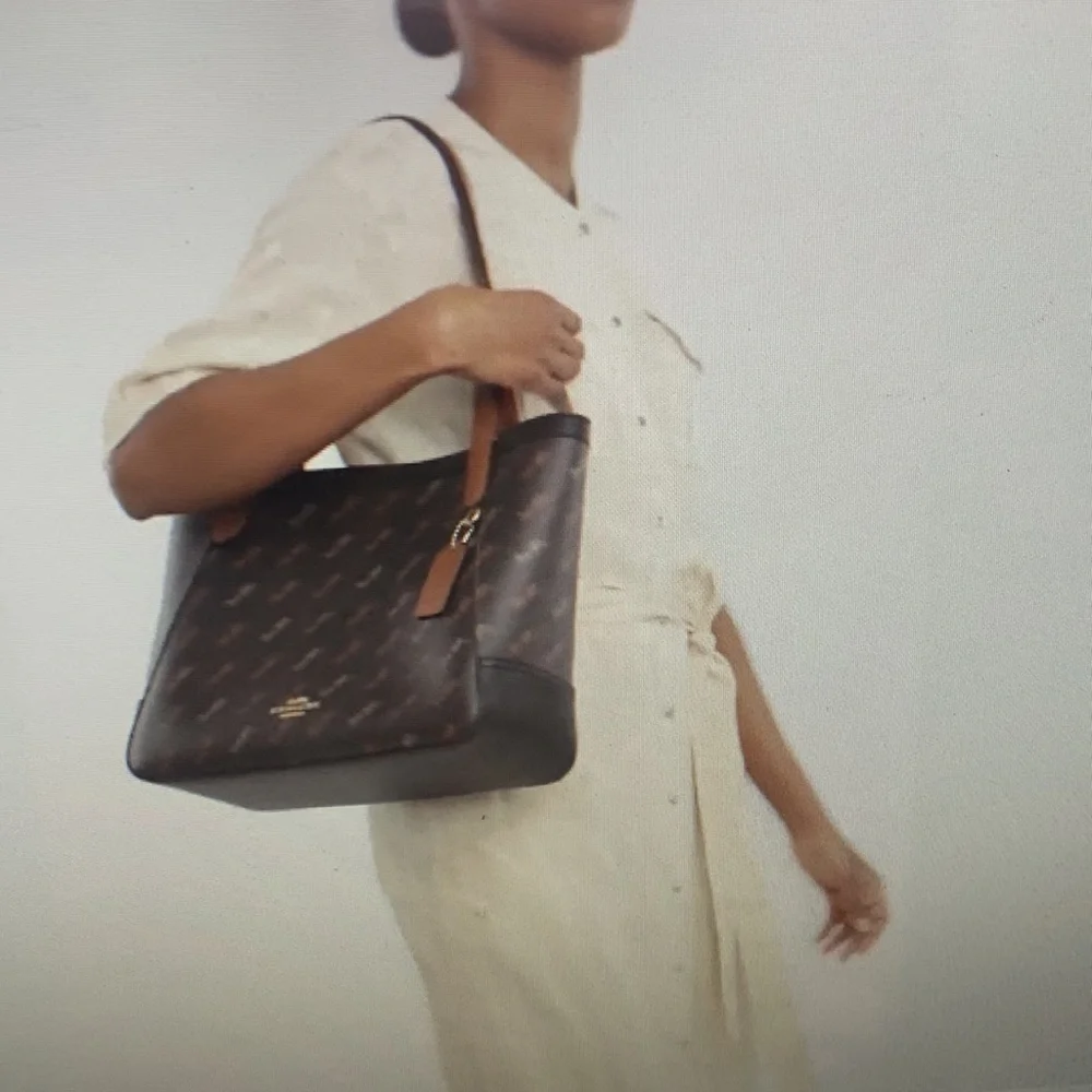 🆕Coach Tote With Horse And Carriage Dot Print Purse - Picture 5 of 14